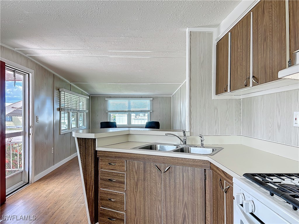 2 Bed ManufacturedHome for Sale in Mobile Manor, FL, $75,000 — photo 18