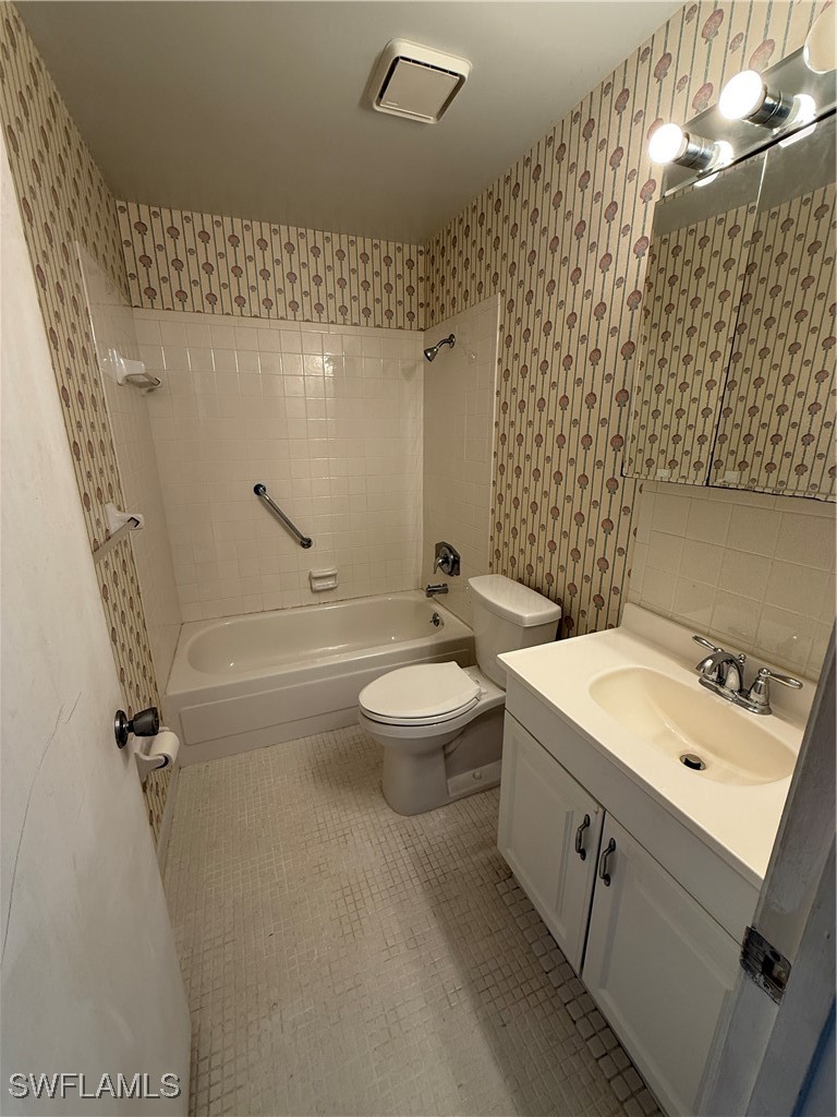 2 Bed Condominium for Sale in Fort Myers, FL, $69,900 — photo 18