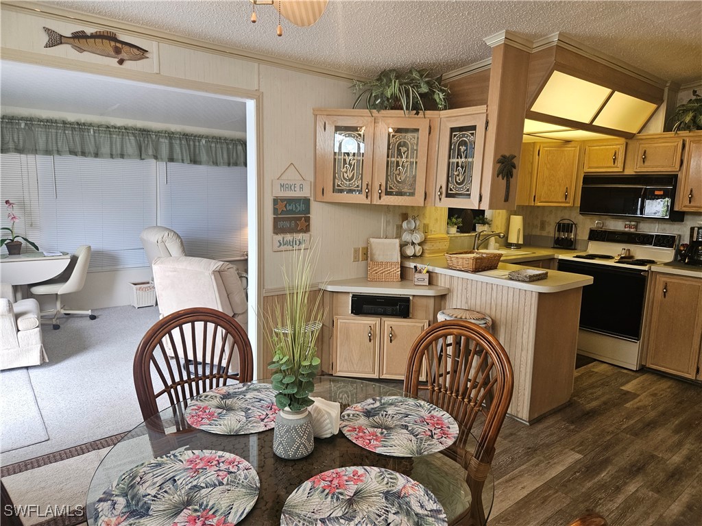 1 Bed ManufacturedHome for Sale in Naples, FL, $87,500 — photo 18