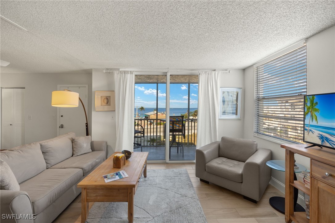1 Bed Waterfront Home for Sale in Beach And Tennis Club, photo 18