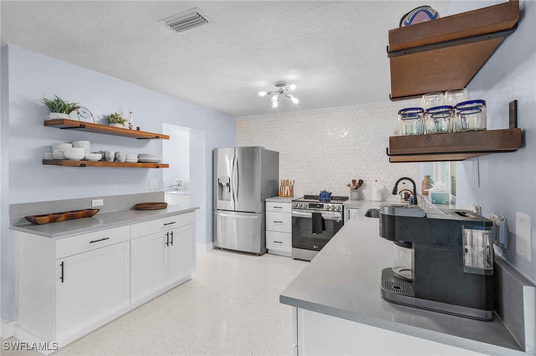 2 Bed Waterfront Home for Sale in Fort Myers, photo 18