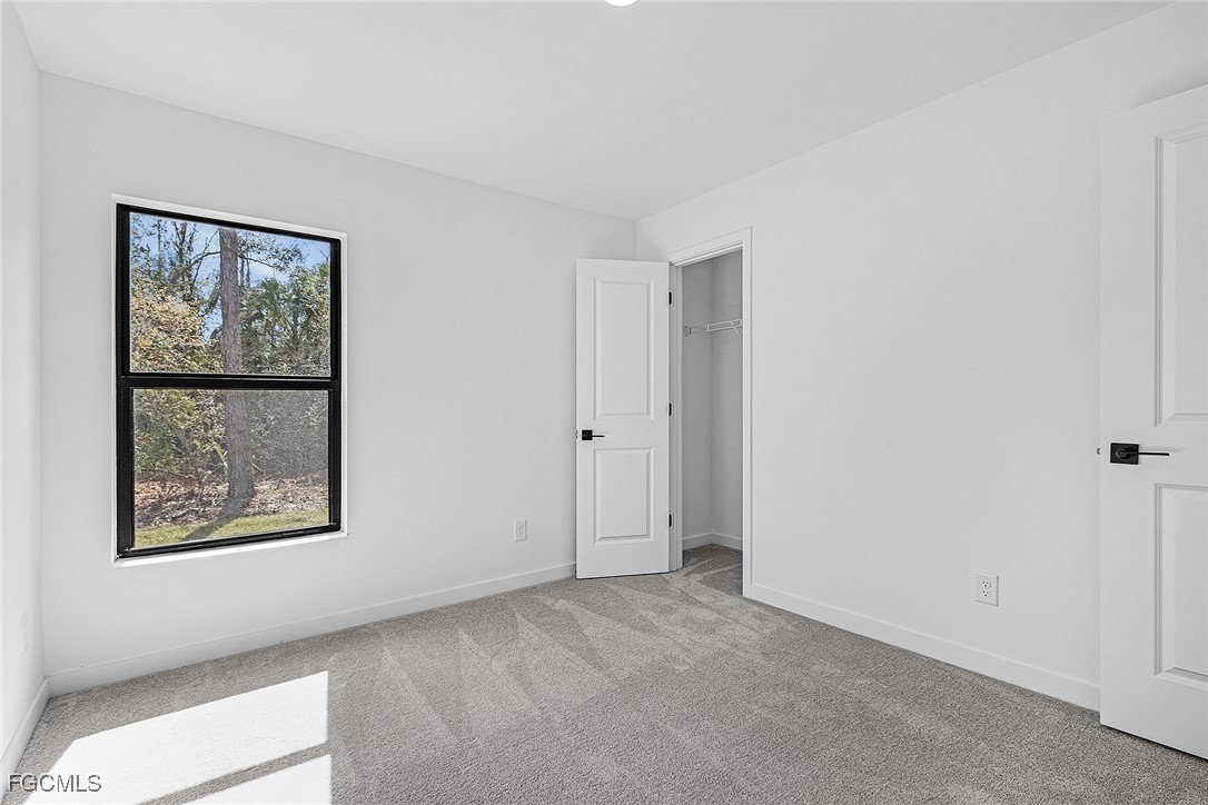 3 Bed SingleFamilyResidence for Sale in Mirror Lakes, photo 18
