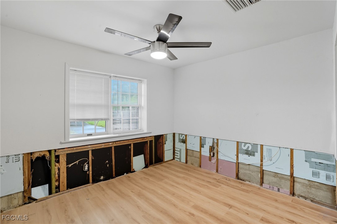 3 Bed Waterfront Home for Sale in North Fort Myers, photo 18