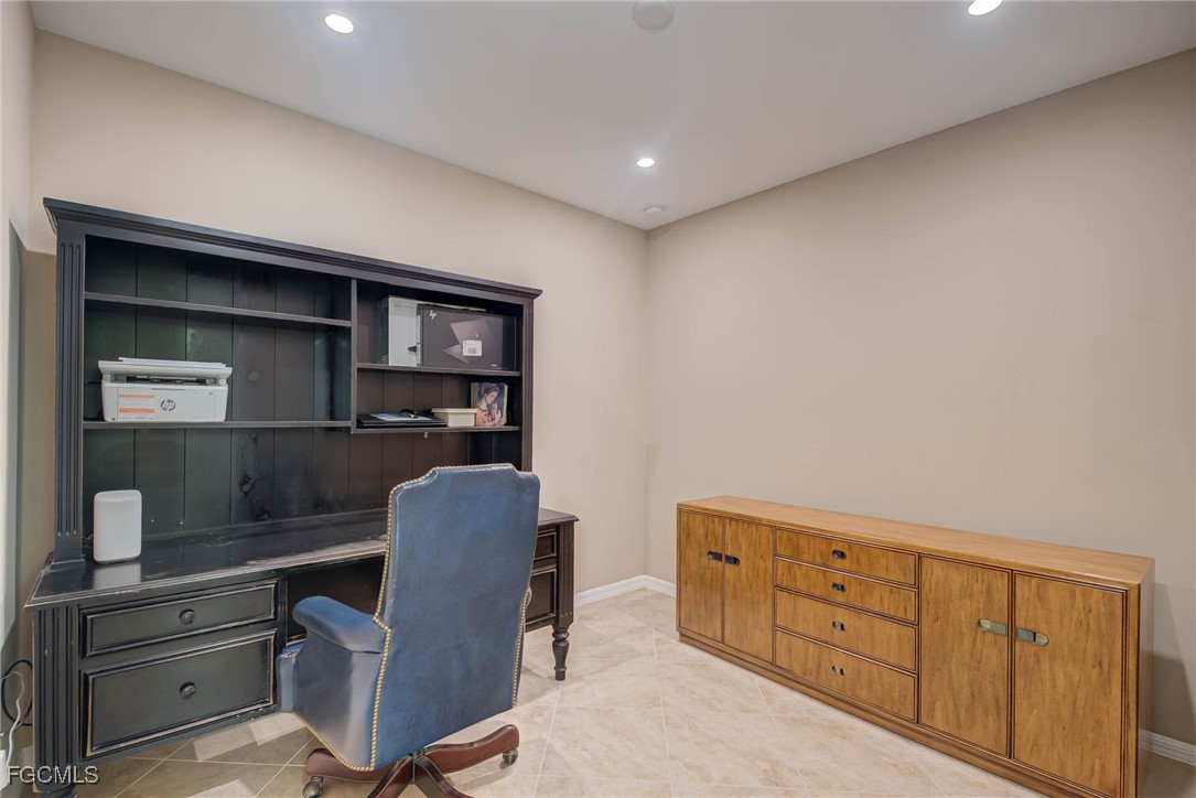 2 Bed Condominium for Sale in Sorrento, photo 18