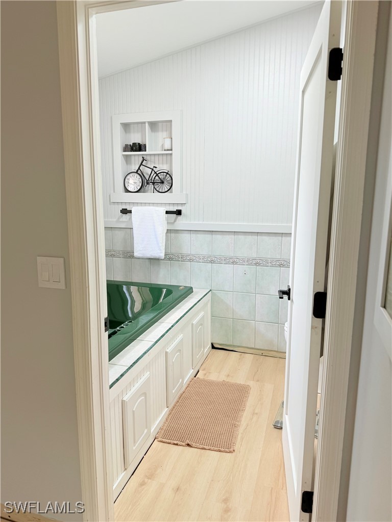 2 Bed Attached for Sale in Naples, photo 18