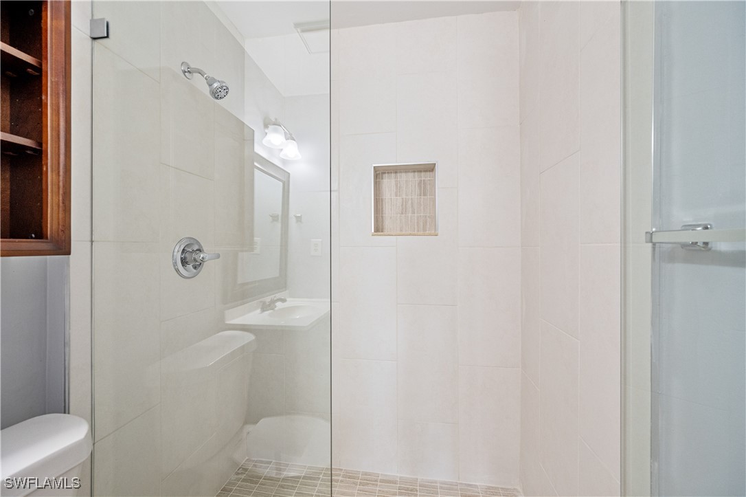 2 Bed Waterfront Home for Sale in Naples, photo 18