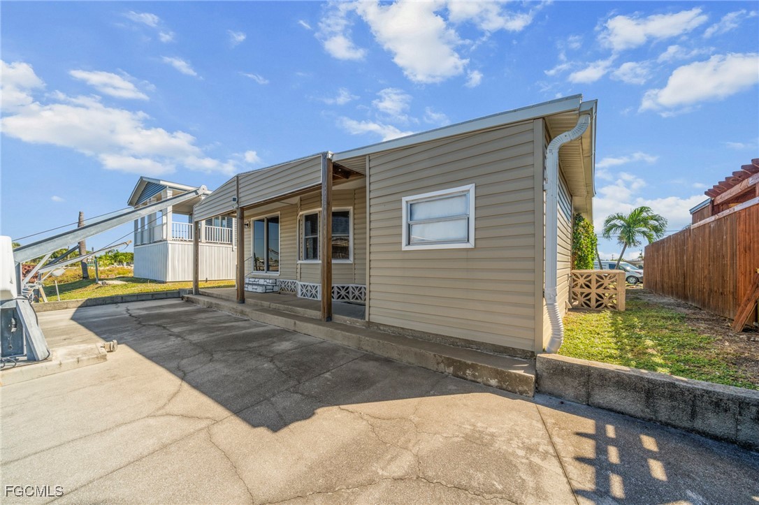 2 Bed Waterfront Home for Sale in St James City, photo 18