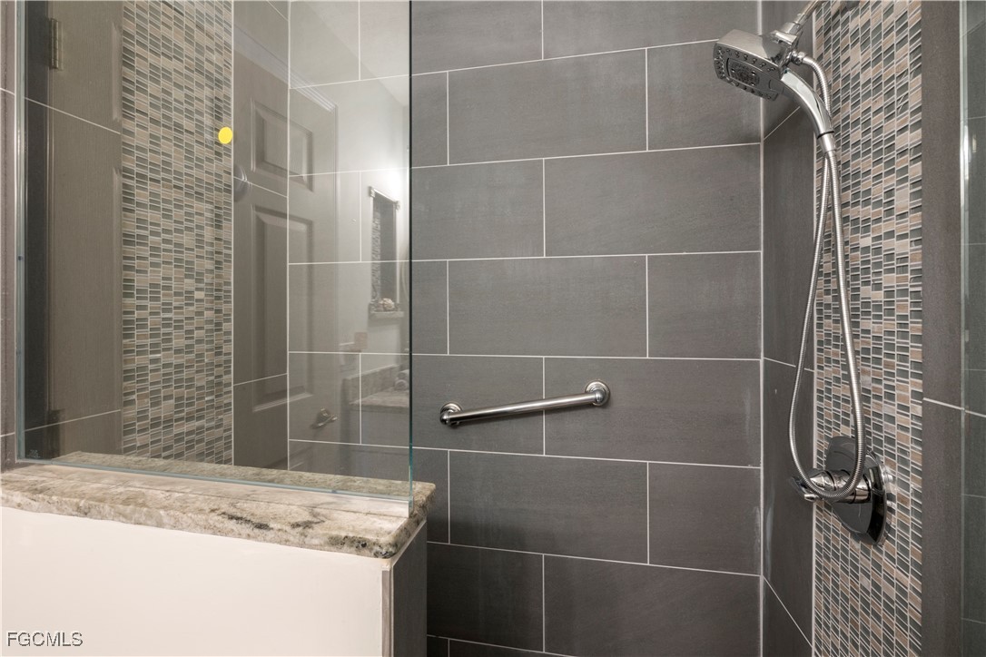 2 Bed SingleFamilyResidence for Sale in North Fort Myers, FL — photo 18
