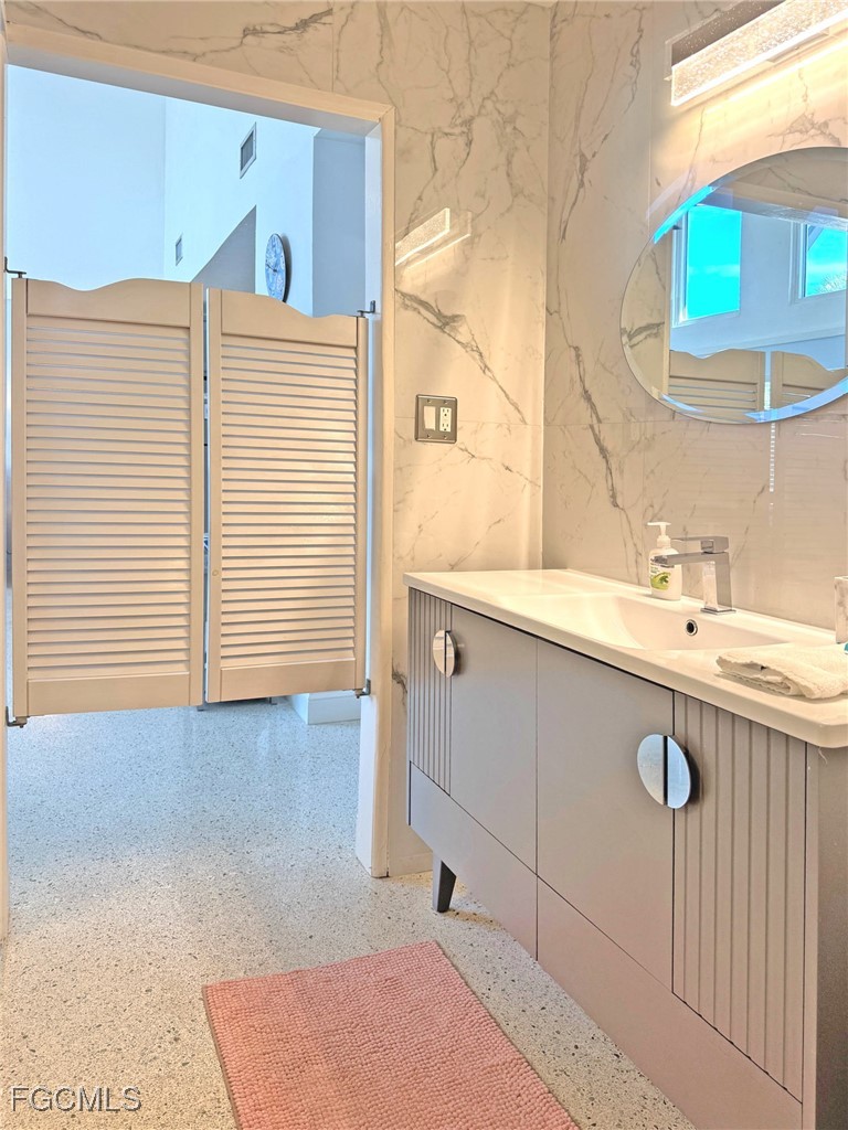 1 Bed Duplex for Sale in Sanibel Shores, photo 18