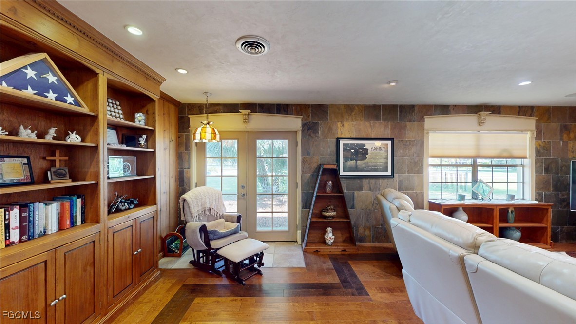 3 Bed Pool Home for Sale in Meadows, photo 18