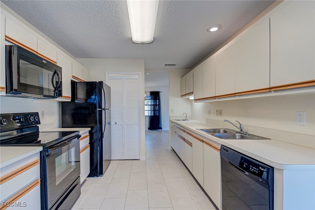 2 Bed Waterfront Home for Sale in Fort Myers, photo 18
