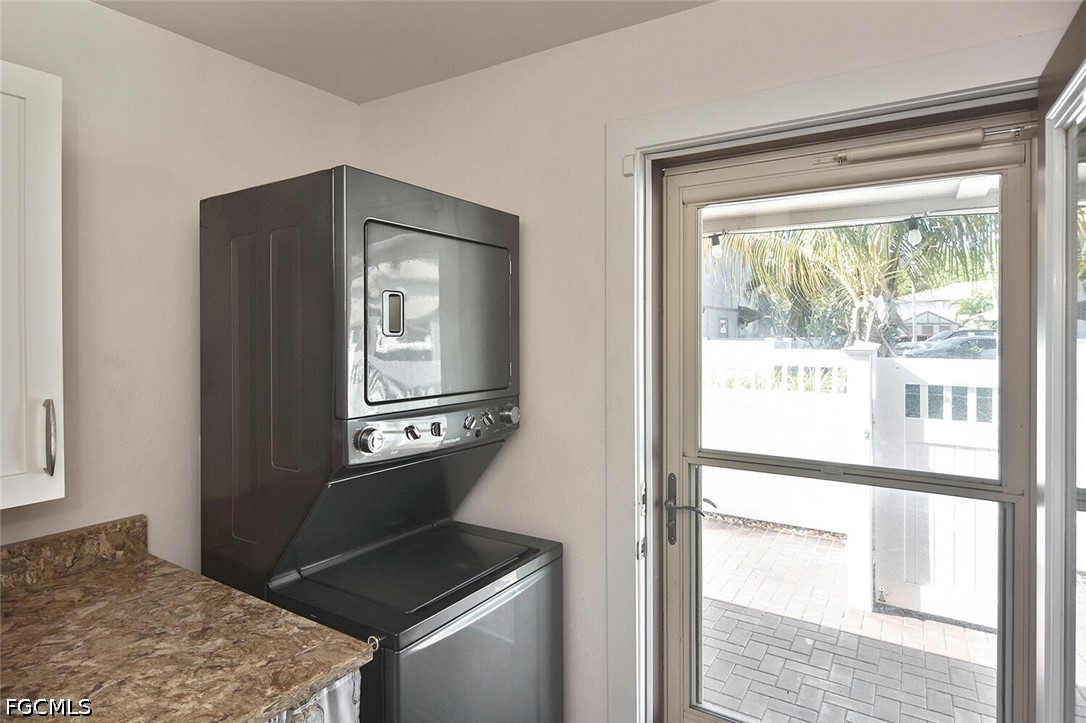 2 Bed Waterfront Home for Sale in Fort Myers, photo 18