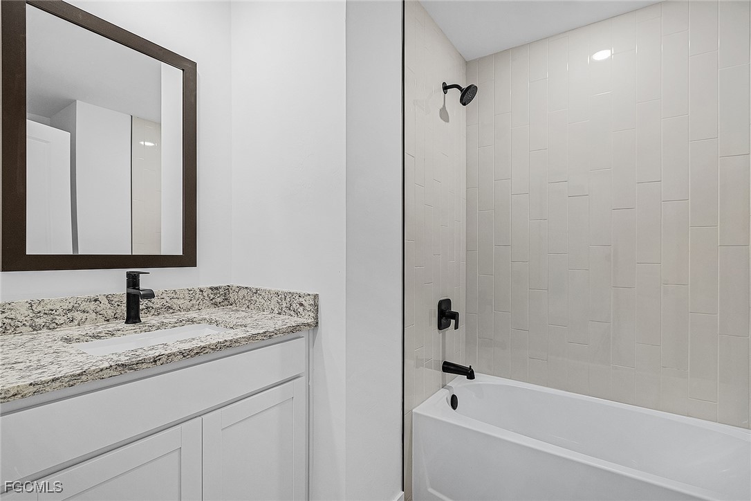 3 Bed SingleFamilyResidence for Sale in Mirror Lakes, photo 18