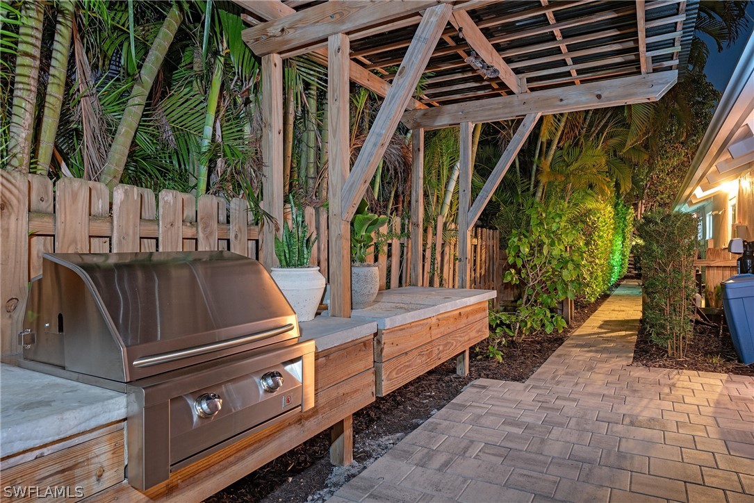 3 Bed Pool Home for Sale in Park Shore, photo 18