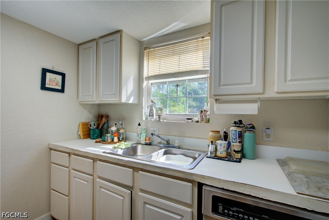 3 Bed SingleFamilyResidence for Sale in Lehigh Acres, photo 18
