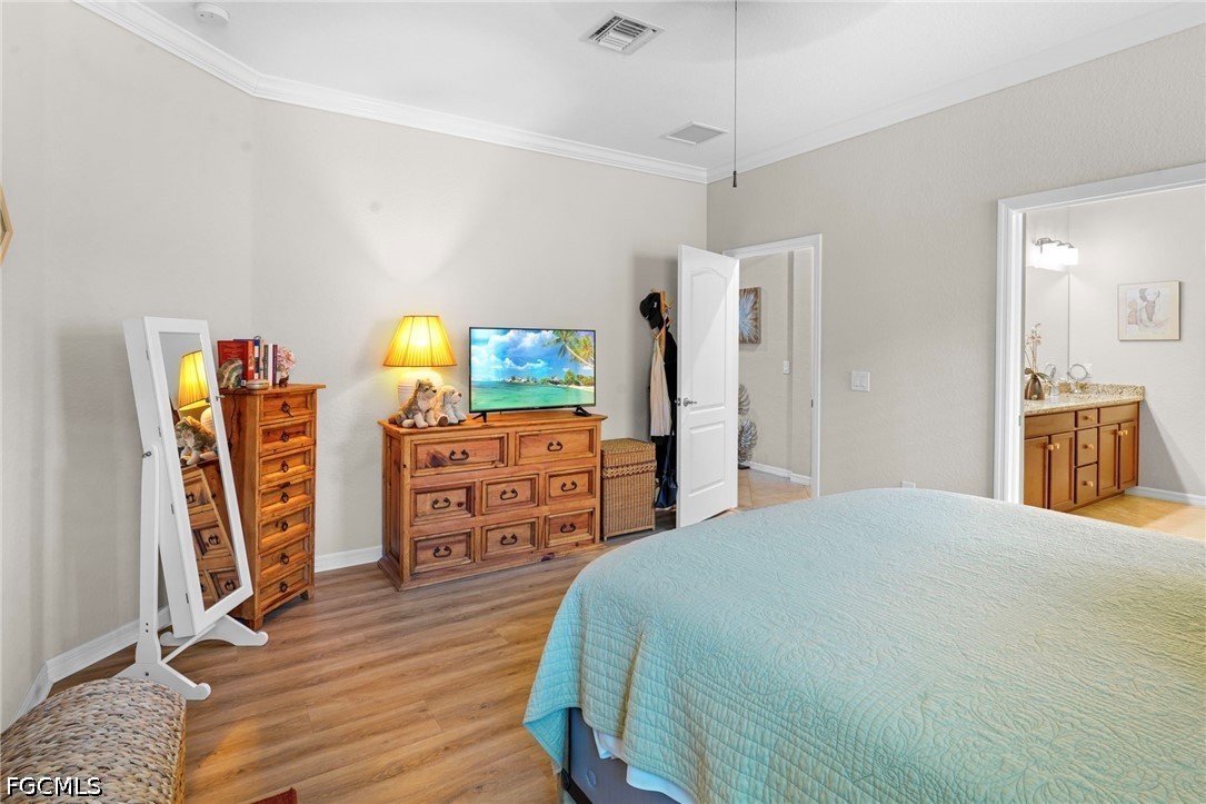 2 Bed Waterfront Home for Sale in Fort Myers, photo 18