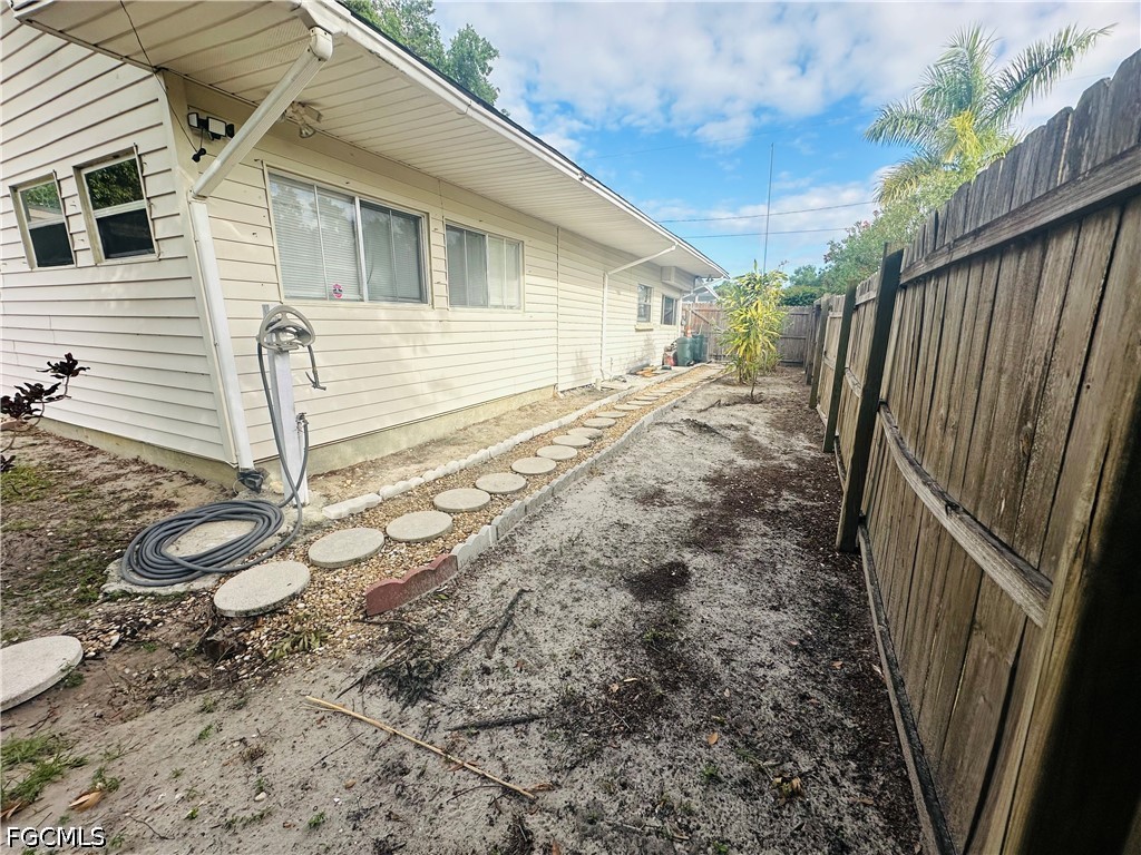 2 Bed SingleFamilyResidence for Sale in Fort Myers, photo 18
