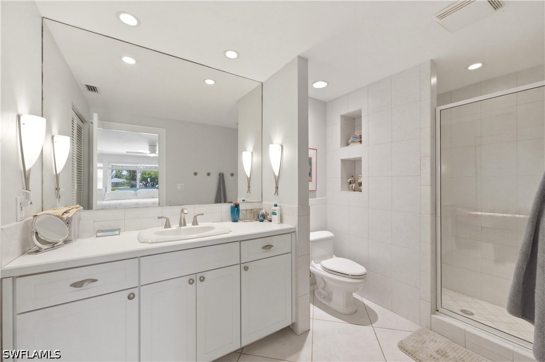 2 Bed Waterfront Home for Sale in Naples, photo 18
