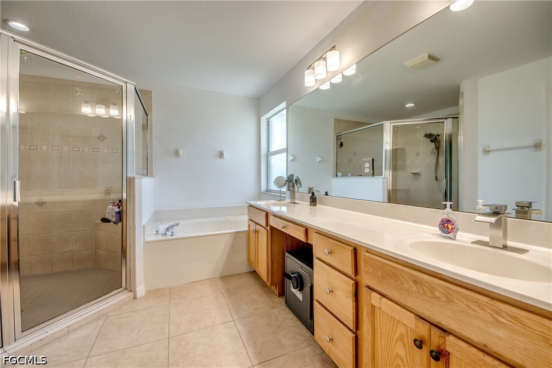 5 Bed SingleFamilyResidence for Sale in Fort Myers, FL — photo 18