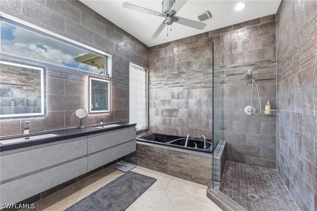 3 Bed Pool Home for Sale in Naples, photo 18