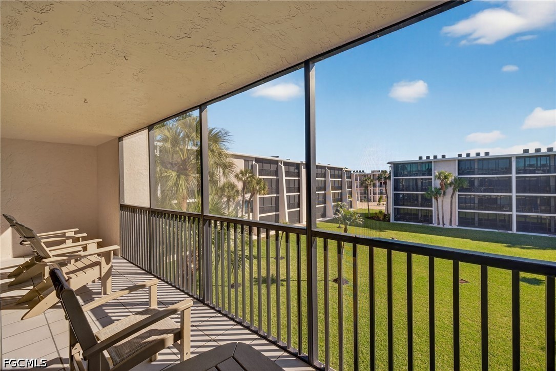 1 Bed Waterfront Home for Sale in Sanibel, photo 18