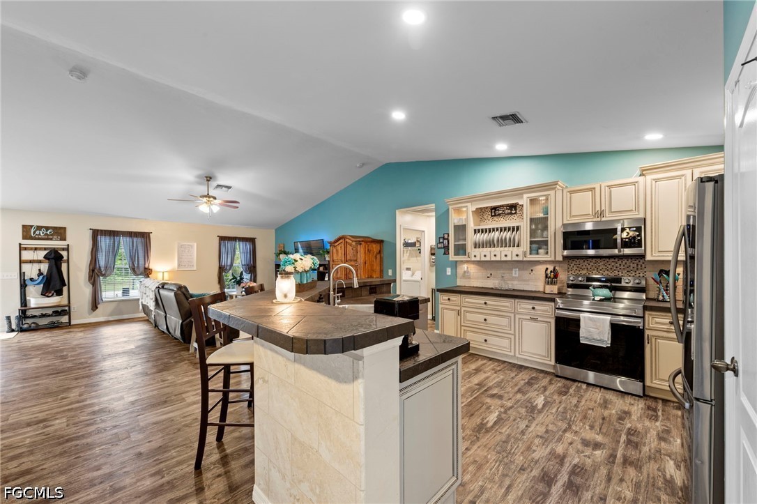 3 Bed SingleFamilyResidence for Sale in Lehigh Acres, photo 18
