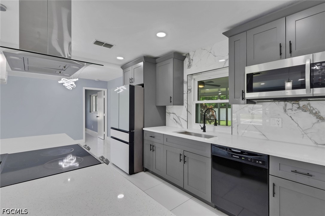 3 Bed SingleFamilyResidence for Sale in Cape Coral, photo 18