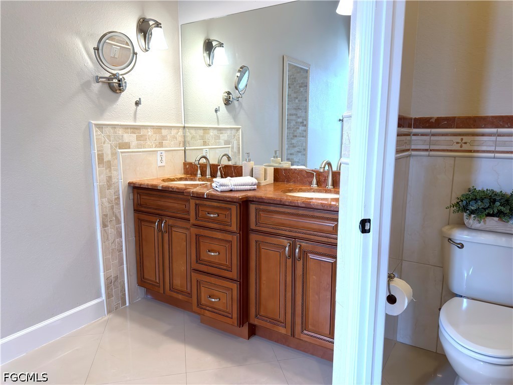 5 Bed SingleFamilyResidence for Sale in Naples, FL — photo 18
