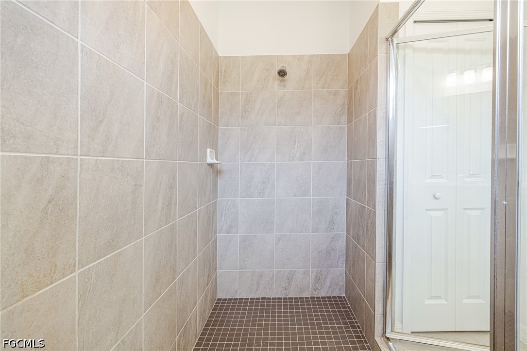 3 Bed SingleFamilyResidence for Sale in Portico, FL — photo 18