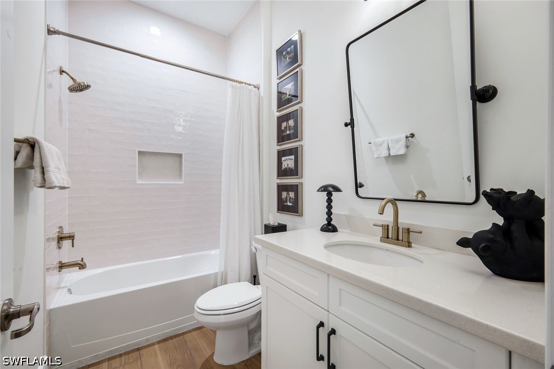 5 Bed SingleFamilyResidence for Sale in Naples, FL — photo 18