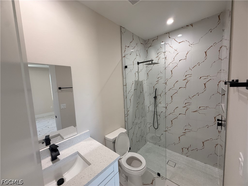 8 Bed Duplex for Sale in Fort Myers, FL, $699,000 — photo 18
