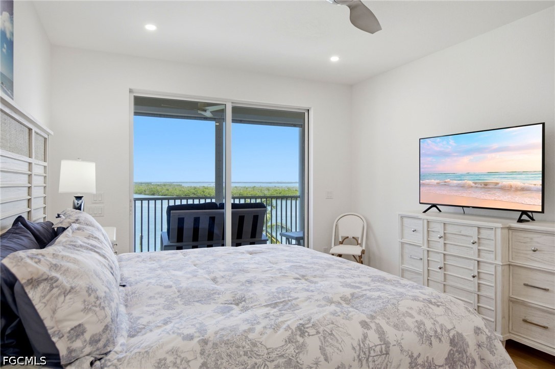 3 Bed Waterfront Home for Sale in Waterside At Bay Beach, photo 18