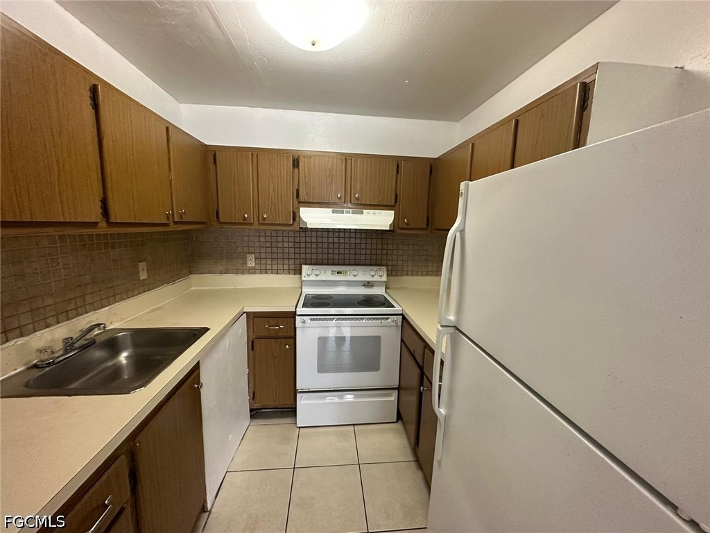2 Bed Condominium for Sale in Green Tee Village, FL, $1,200 — photo 18