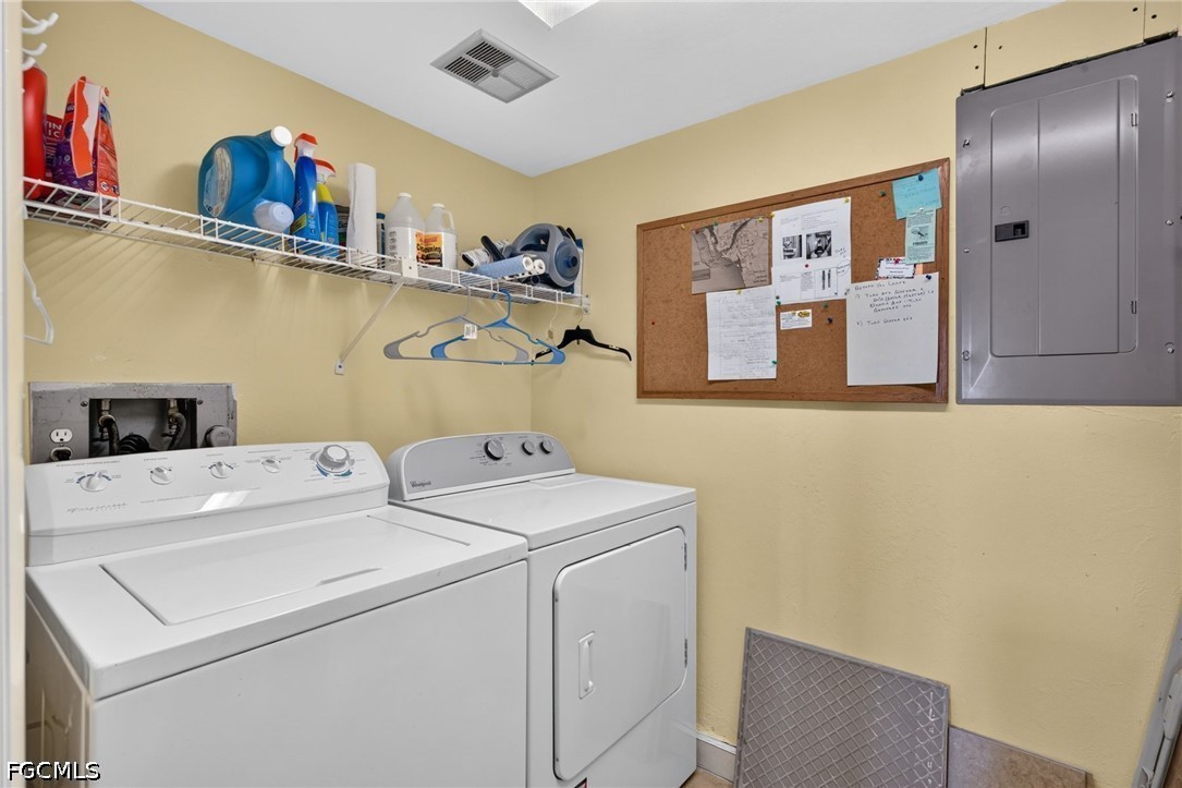 2 Bed Waterfront Home for Sale in Fort Myers, photo 18