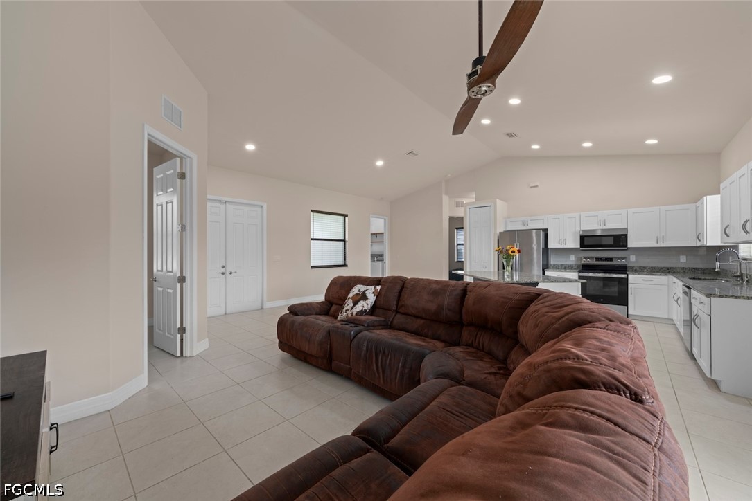 4 Bed SingleFamilyResidence for Sale in Lehigh Acres, photo 18