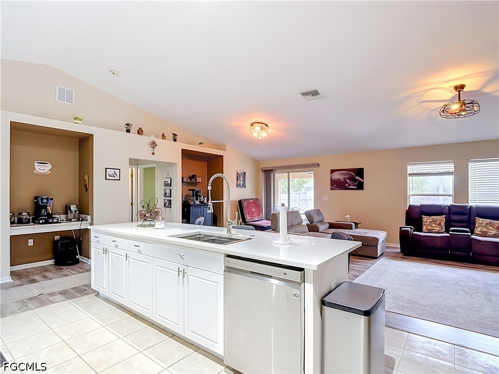 3 Bed SingleFamilyResidence for Sale in Cape Coral, photo 18