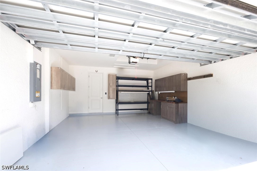 2 Bed Attached for Sale in Naples, photo 18