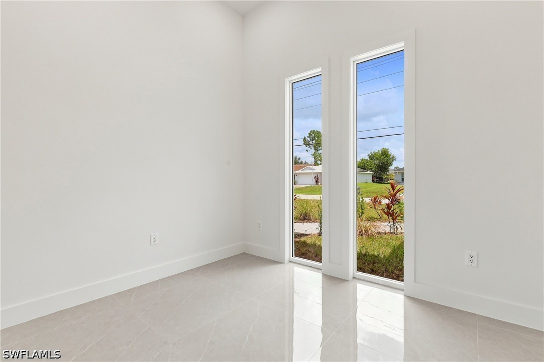 3 Bed Waterfront Home for Sale in Cape Coral, photo 18