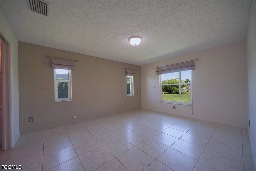 3 Bed SingleFamilyResidence for Sale in Cape Coral, photo 18