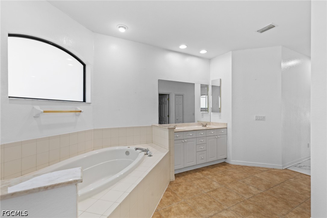 3 Bed SingleFamilyResidence for Sale in Cape Coral, photo 18