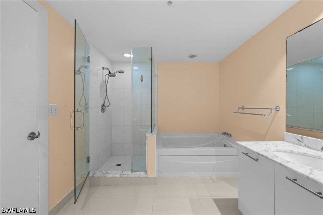 2 Bed Waterfront Home for Sale in Oasis, photo 18
