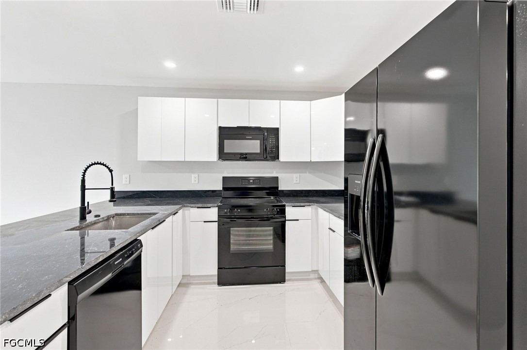 3 Bed Attached for Sale in Lehigh Acres, photo 18