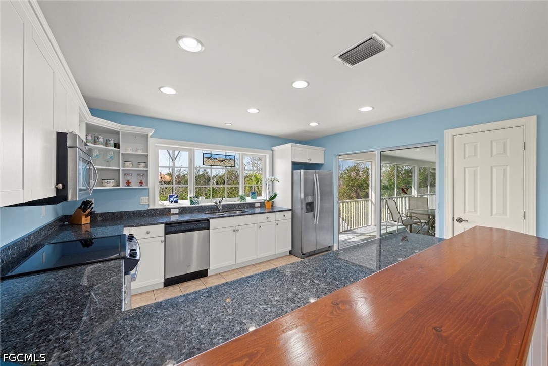 3 Bed Pool Home for Sale in Sanibel Bayous, photo 18