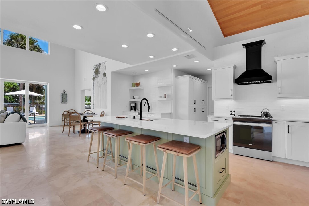 5 Bed Pool Home for Sale in Moorings, photo 18