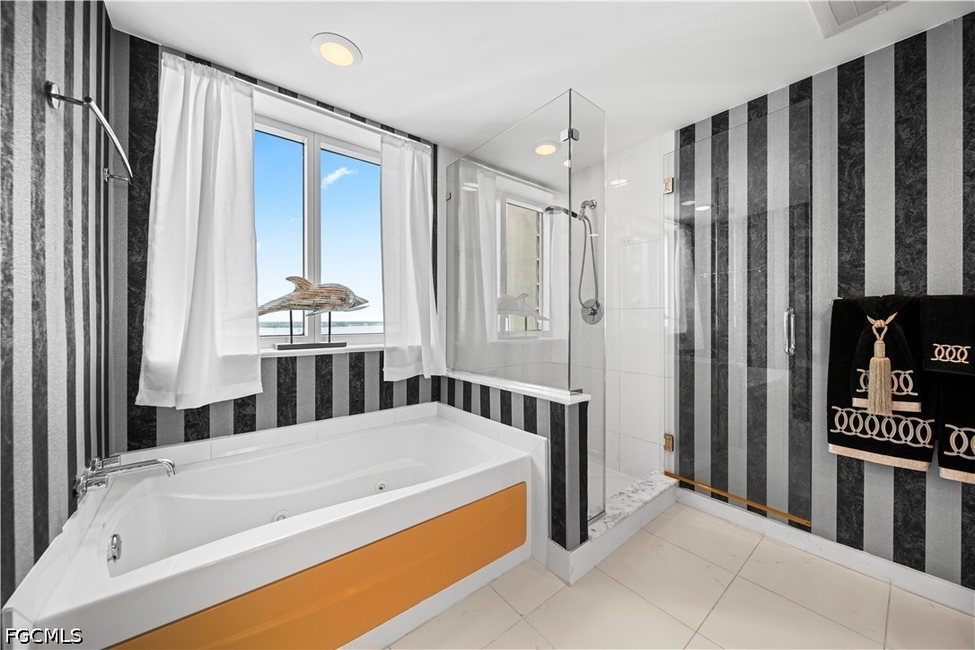 3 Bed Pool Home for Sale in Oasis, photo 18