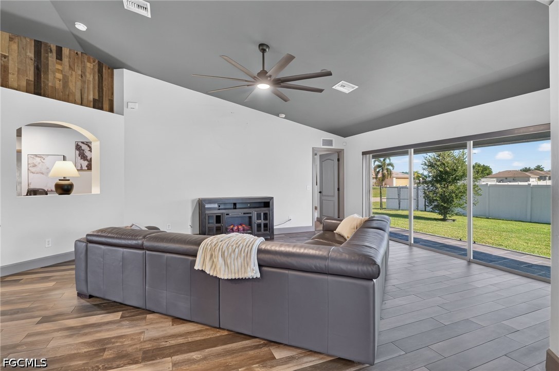 3 Bed SingleFamilyResidence for Sale in Cape Coral, photo 18