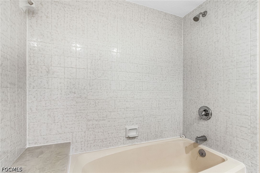 2 Bed Waterfront Home for Sale in Fort Myers, photo 18