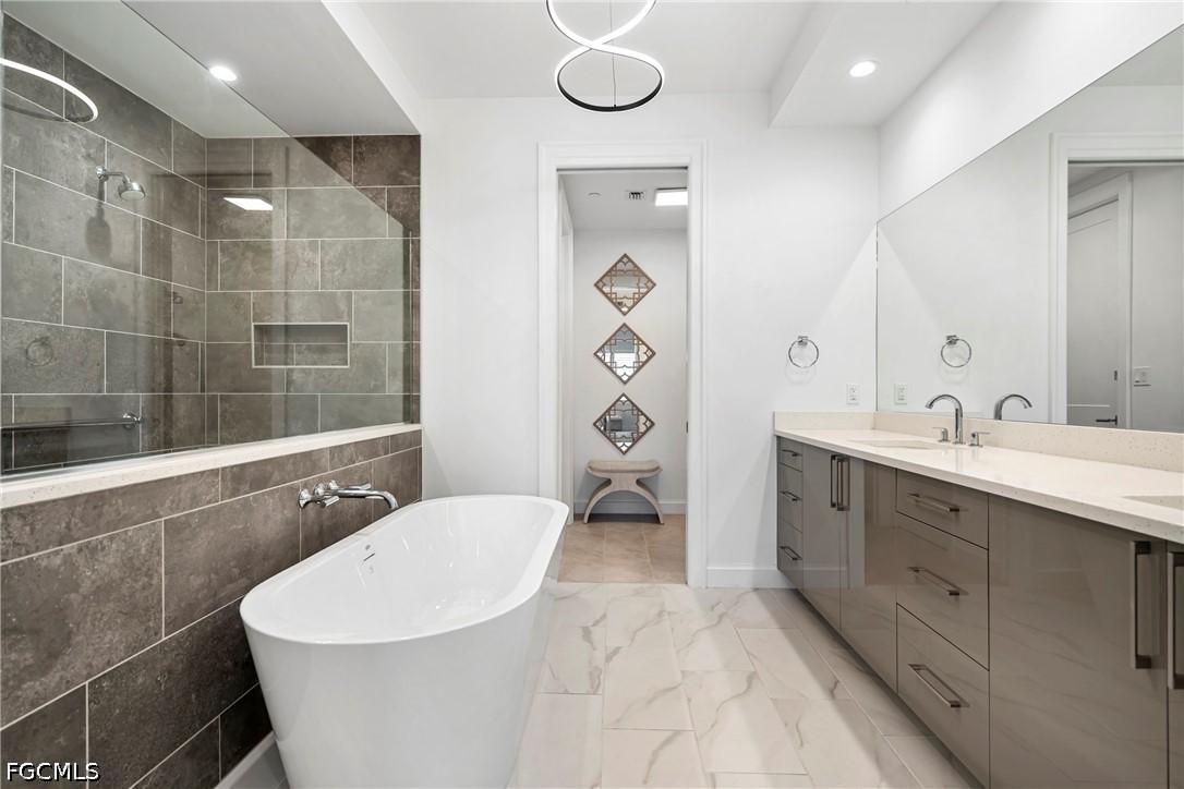 3 Bed Condominium for Sale in Naples, photo 18