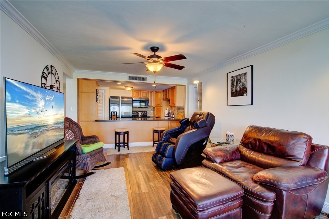 1 Bed Waterfront Home for Sale in Fort Myers, photo 18