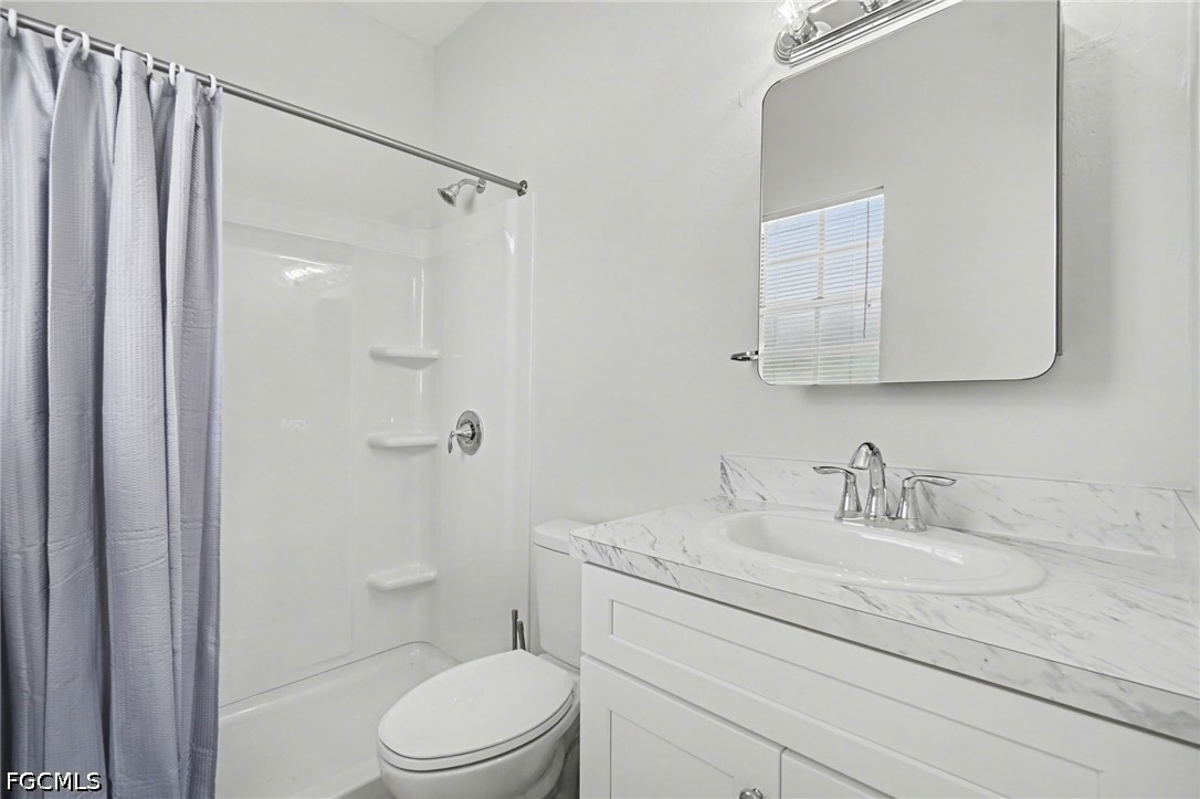 2 Bed Waterfront Home for Sale in Fort Myers, photo 18